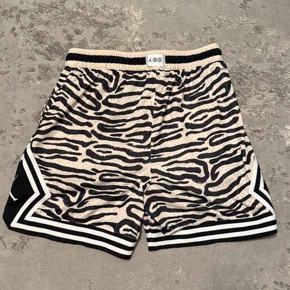 Air Jordan Diamond Shorts - Picture 4 of 10